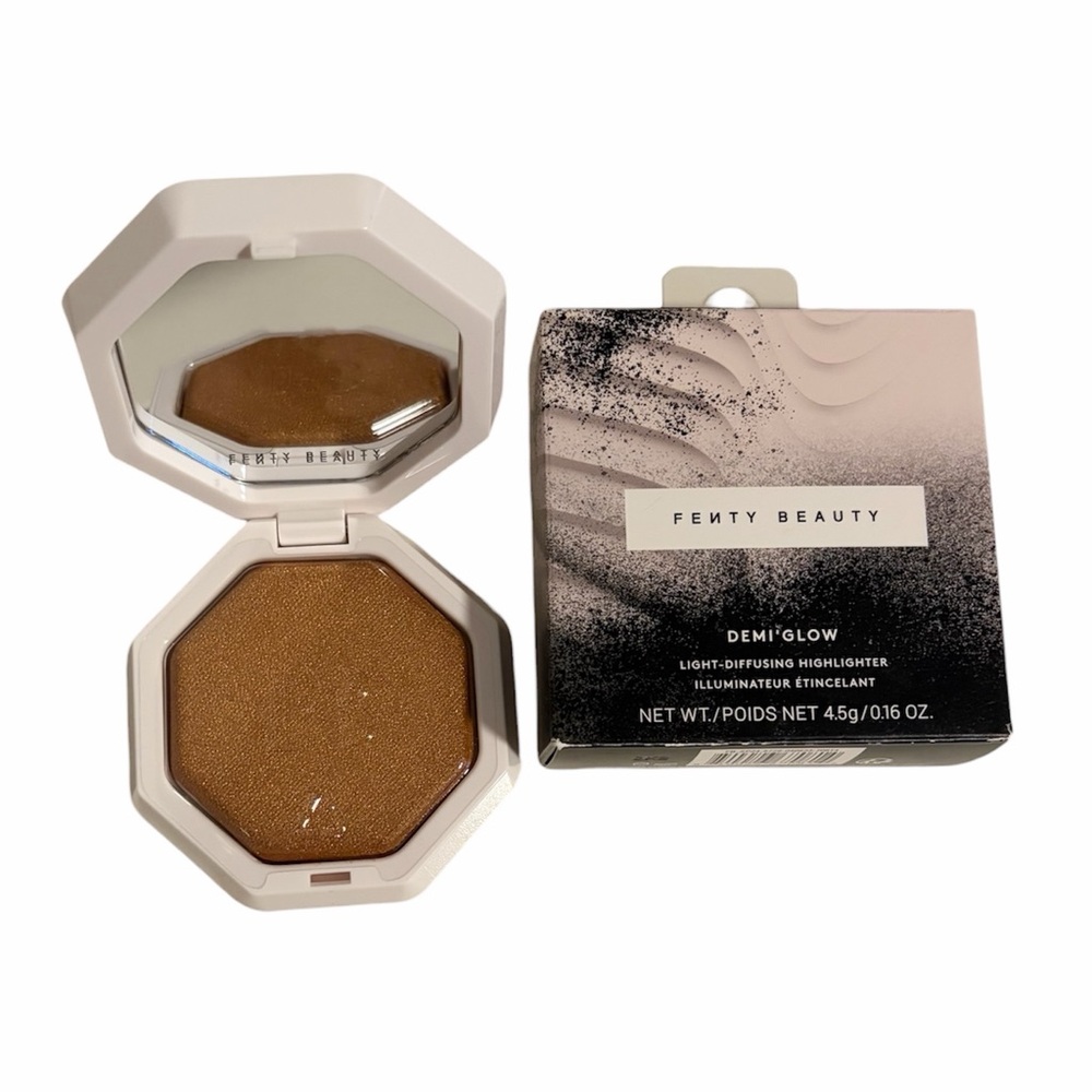 Fenty Beauty Demi’ Glow Light-Diffusing Highlighter in Trophies In Truffle 07